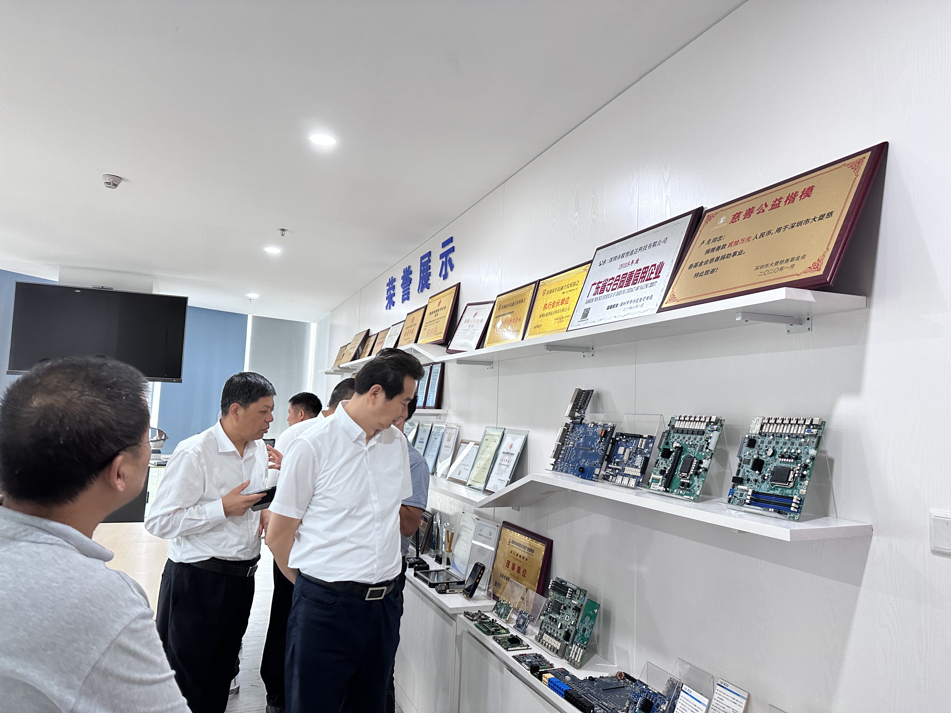 熱烈歡迎陜西省銅川市領(lǐng)導蒞臨我司參觀指導(圖4)