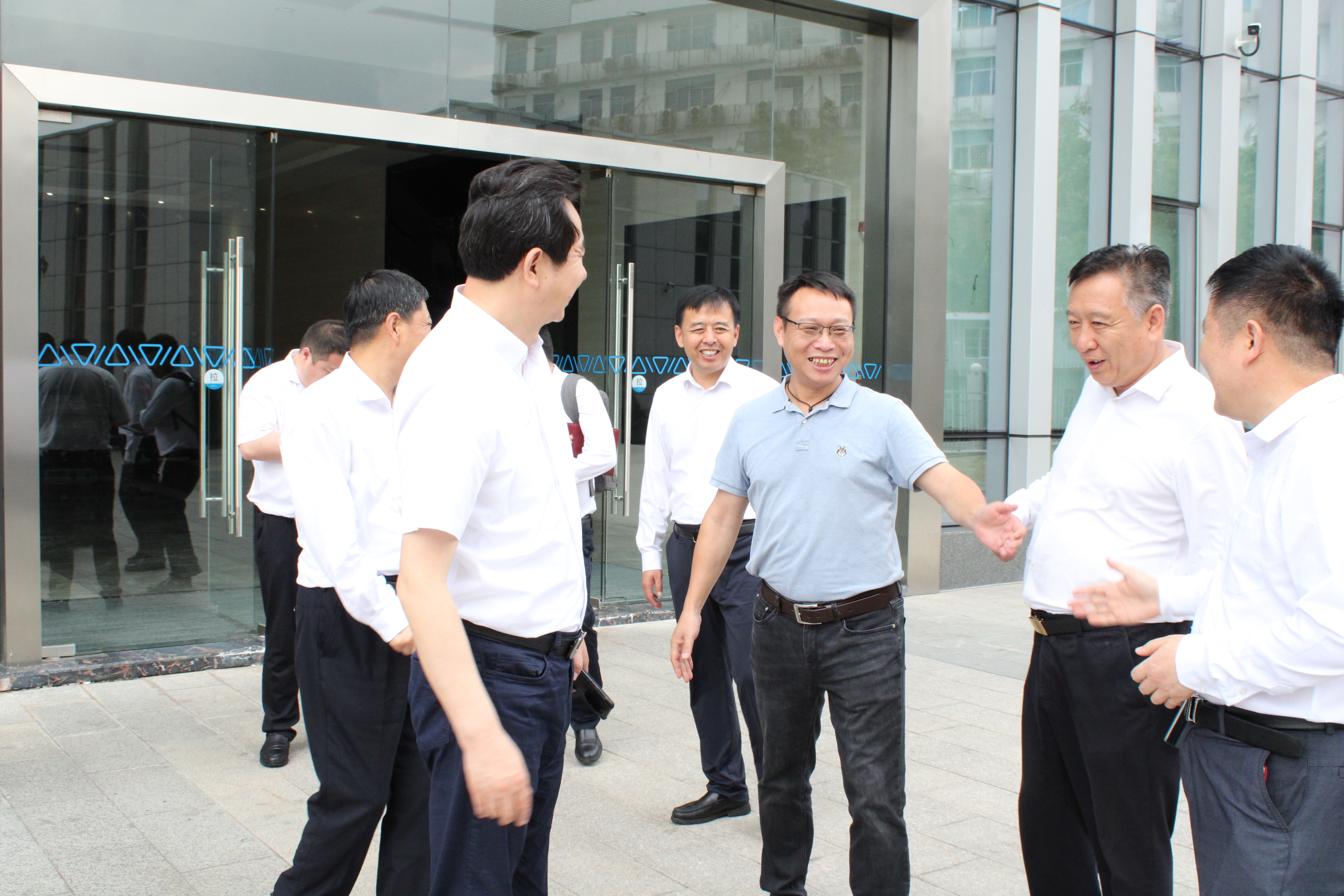 熱烈歡迎陜西省銅川市領(lǐng)導蒞臨我司參觀指導(圖6)